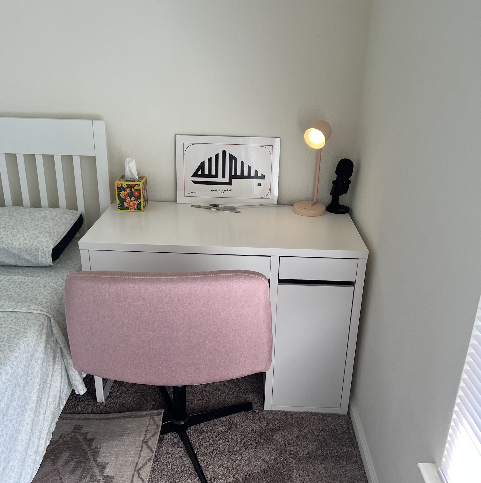 IKEA MICKE Desk