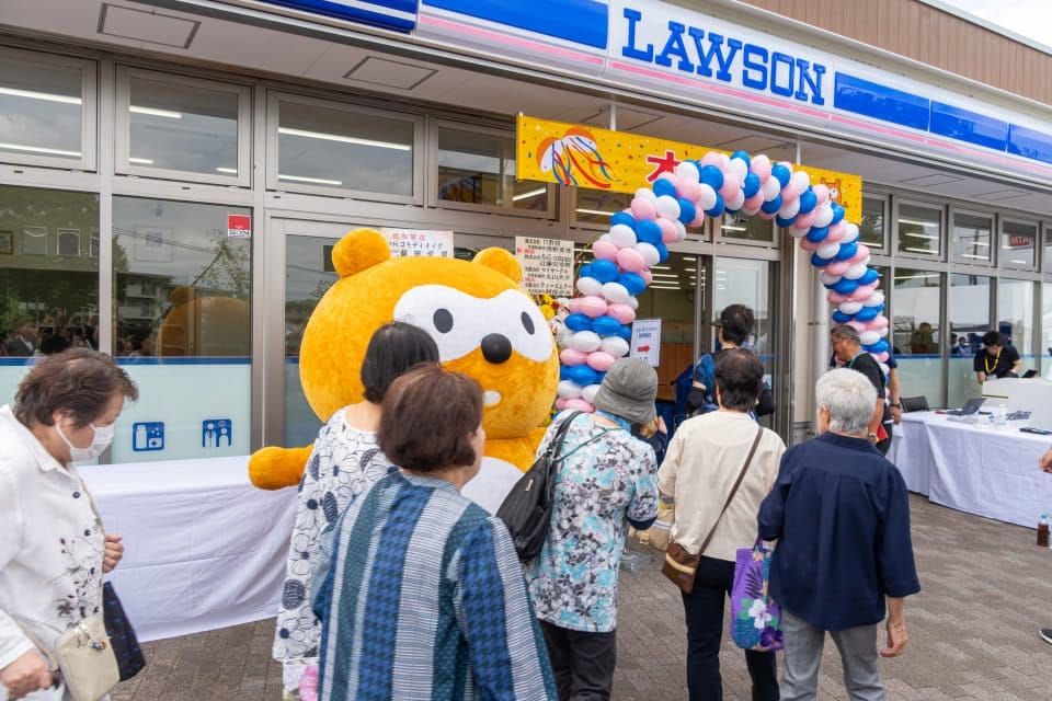 Happy Lawson Town 日野高幡台店，結合高齡生活支援與防災機能的社區型便利商店
