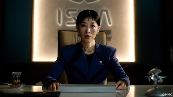 針對火星移民與宇宙生活開發的日本創新日用品集合，包含 3COINS 收納與 POLA 保養品。