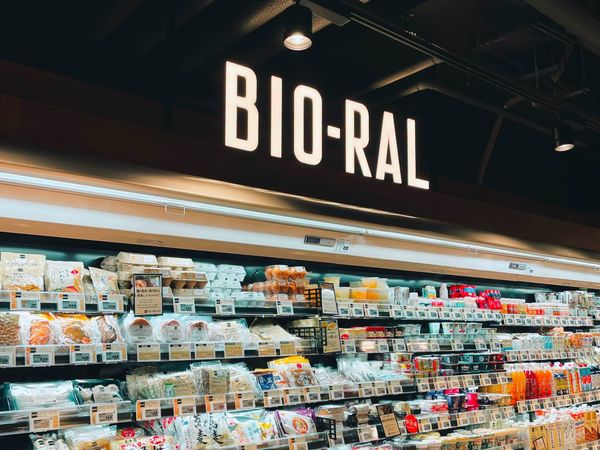 日本超市 Life 旗下 BIO-RAL 貨架與自有品牌商品陳列