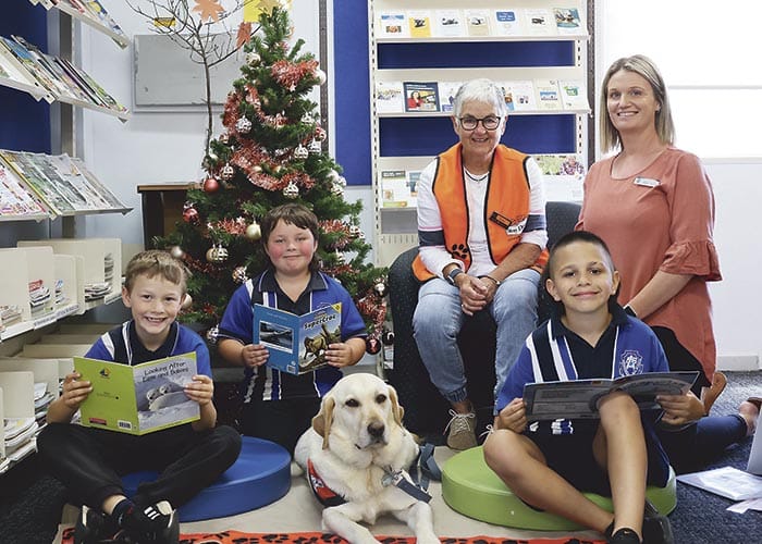 Story Dogs encouraging readers