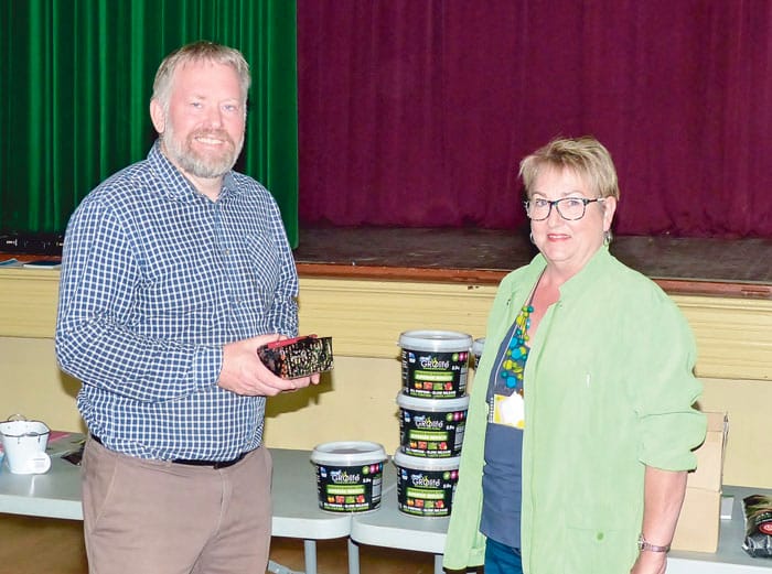 Fertiliser expertise at garden club meeting