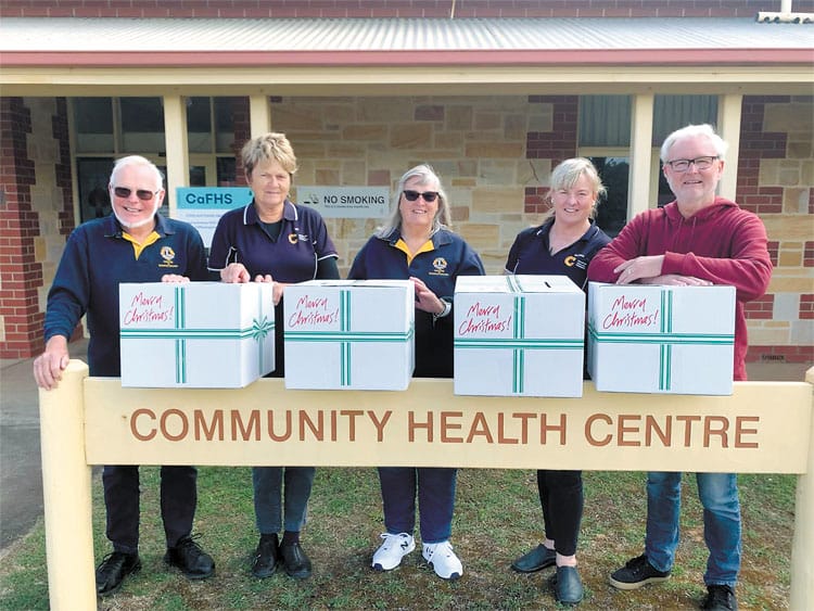 Lions donate Christmas hampers