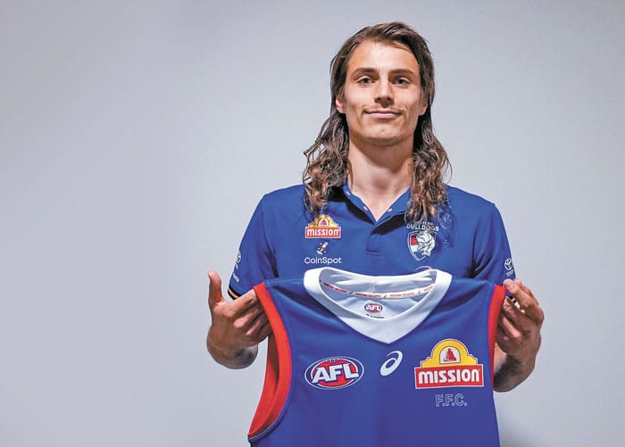Poulter returns to AFL football