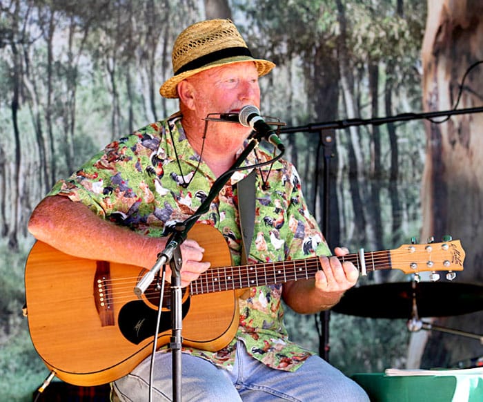 Backyard balladeer at Moonta