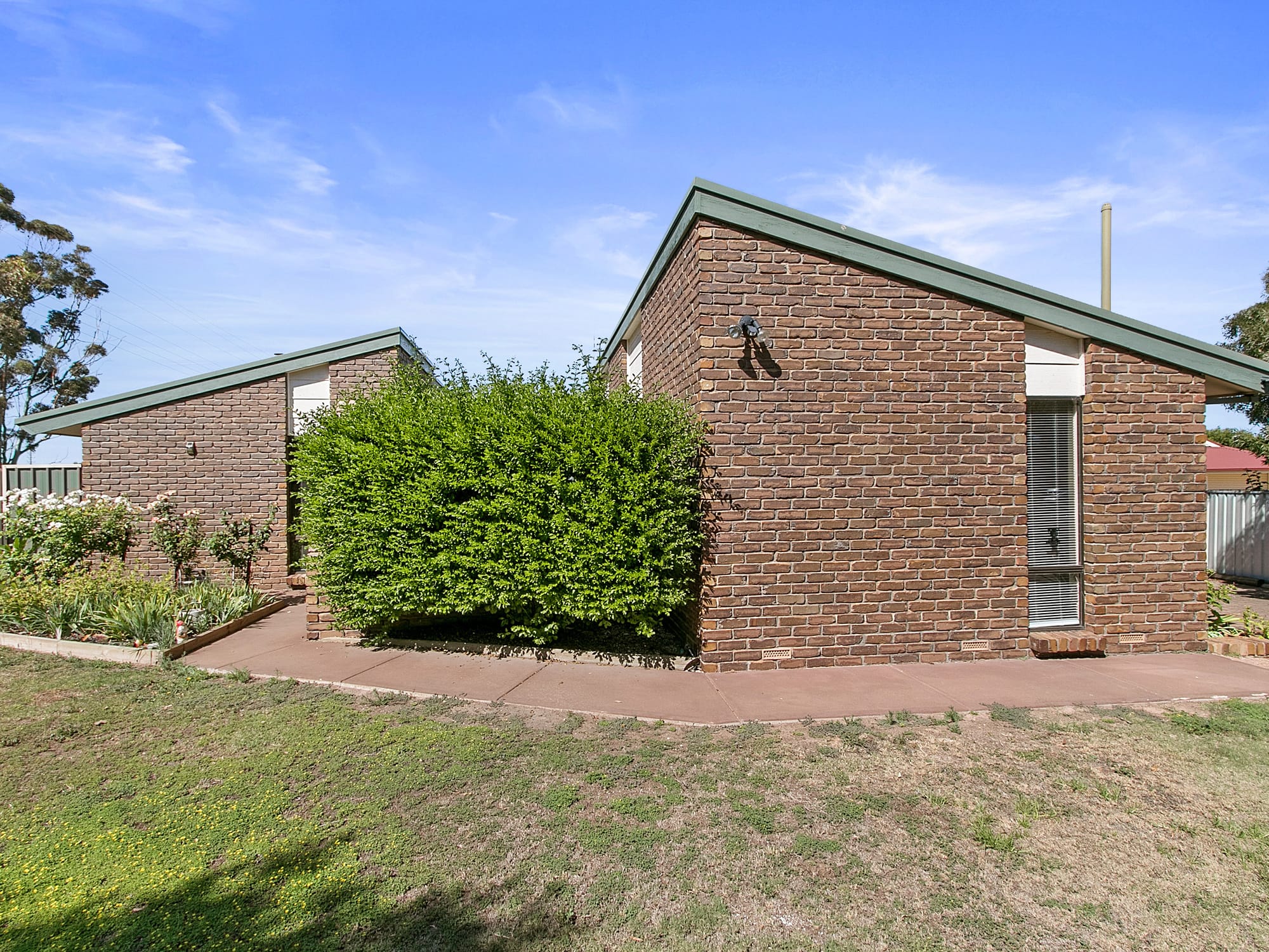 Stunning design in ideal location