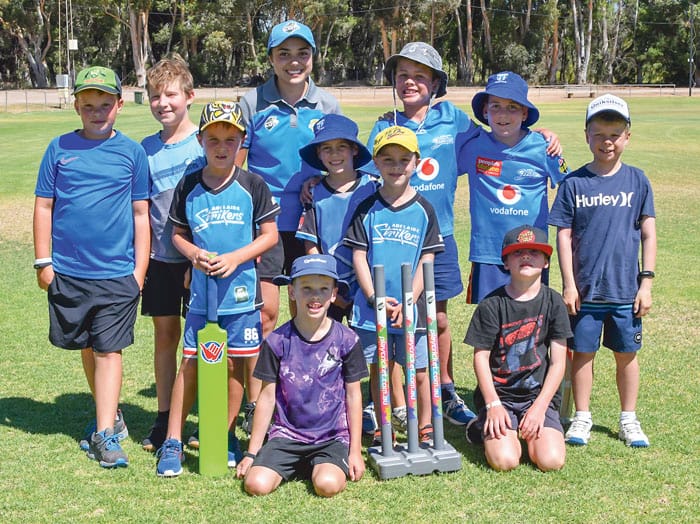 Adelaide Strikers hold clinic for keen junior cricketers