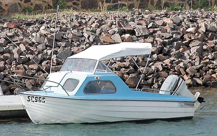 Boaties sailing close to the wind