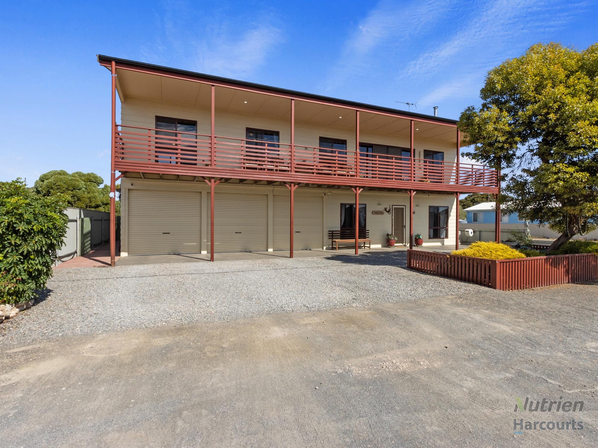 Coastal comfort with spectacular sea views