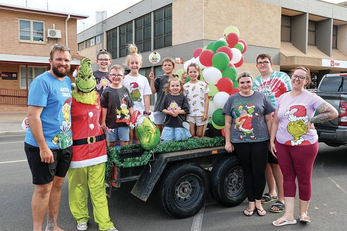 Enter a float for Christmas in Kadina