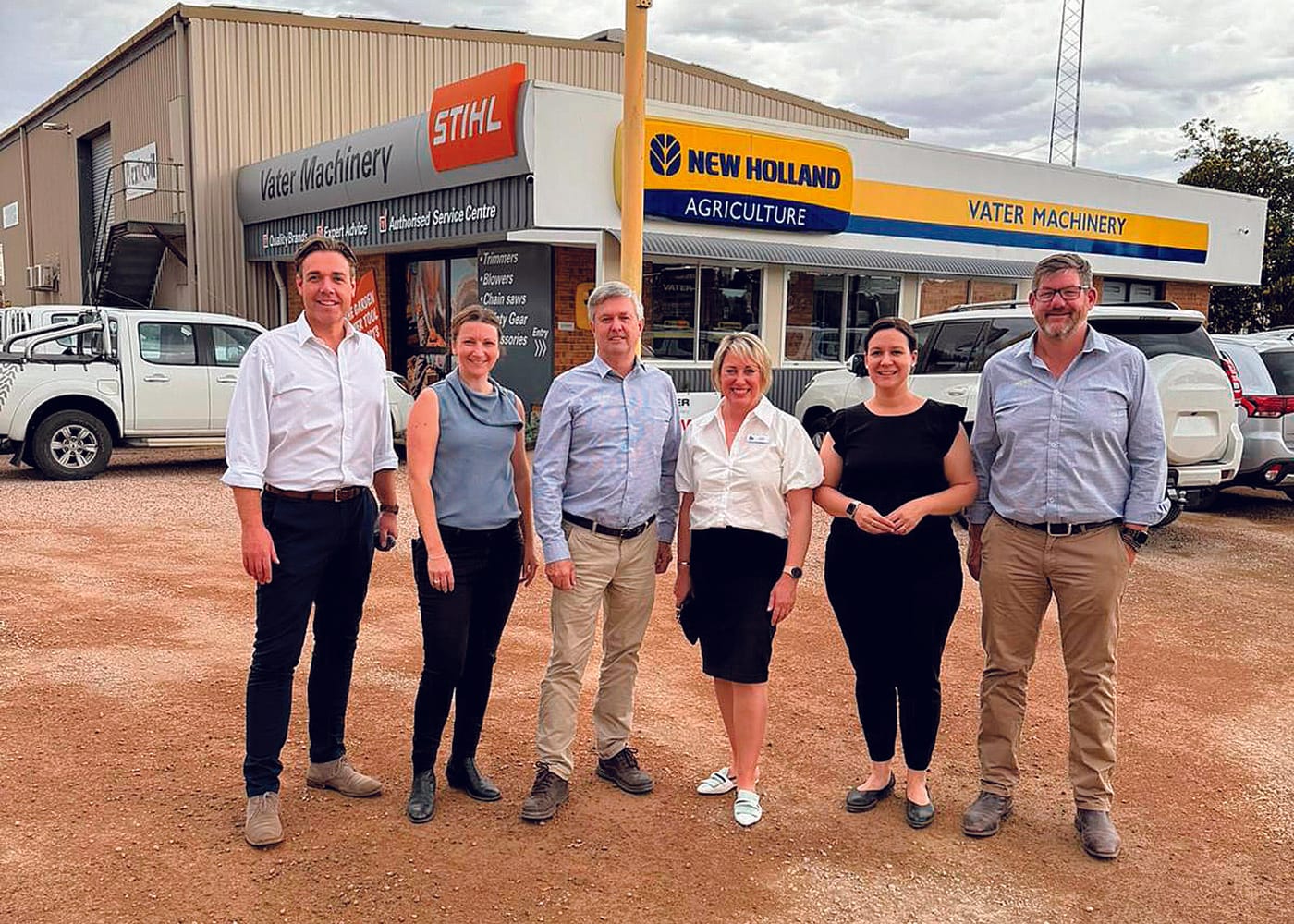 Pollies discuss algal bloom and YP roads