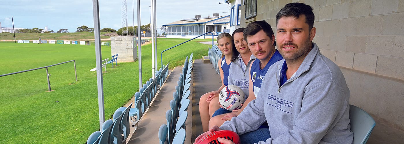 ARDROSSAN  SENDS SOS: Ardrossan clubs under pressure