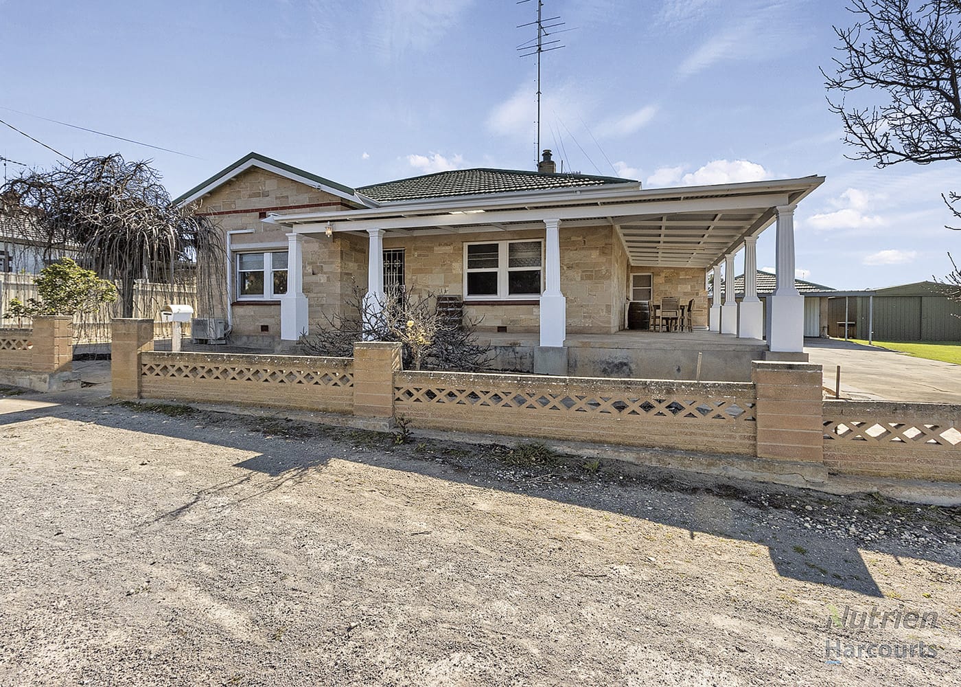 Charming stone home in the heart of Minlaton