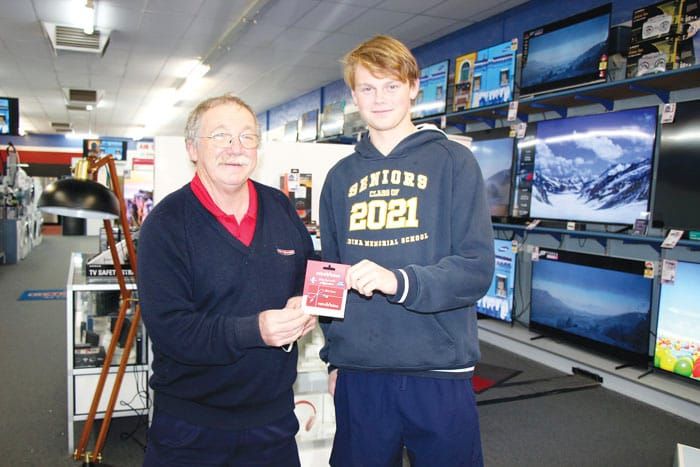 AFL tipping champ giving prize to mum post image