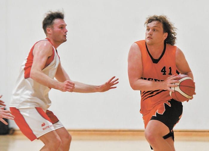 Basketball: Dogs triumph in one-point thriller post image