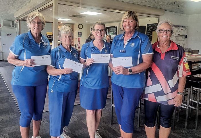 Bowlers beat the storms post image