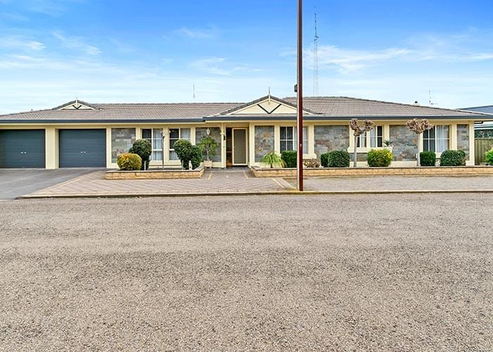 Well maintained with street appeal post image