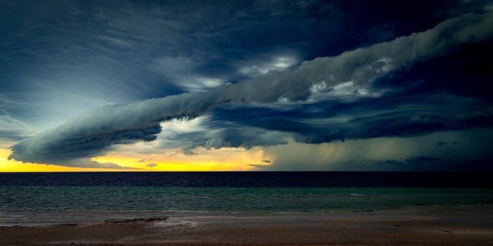 Storm cell rolls in post image