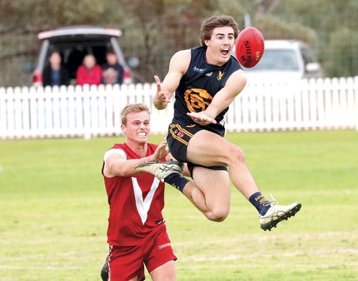 Football: Northern Areas ladder tightens post image