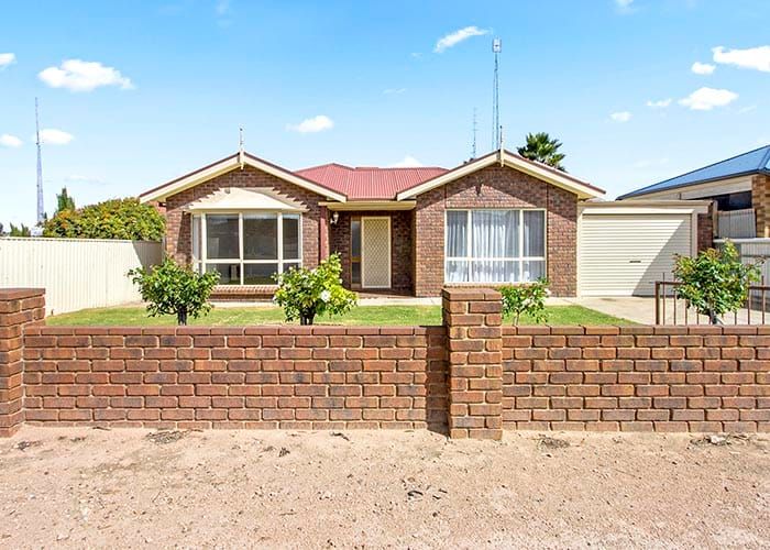 Lovely and low maintenance post image