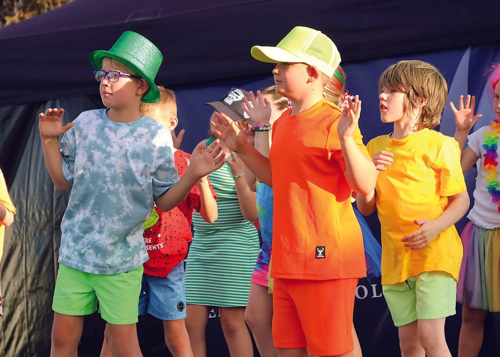 Let Us Entertain You delights at Kadina post image