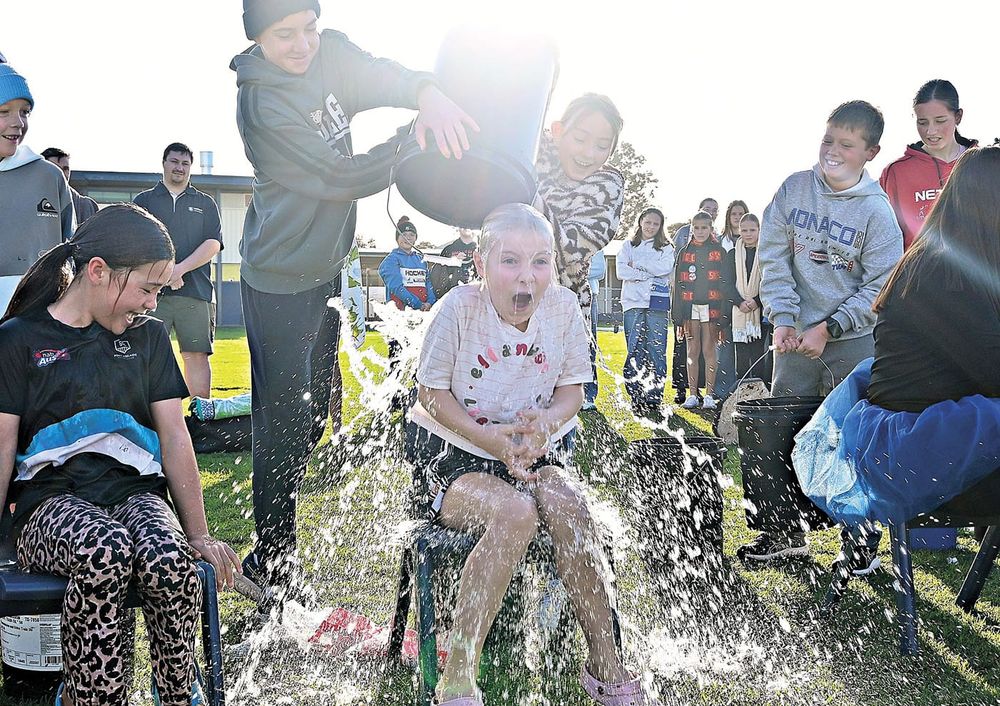 School braves the freeze for FightMND post image