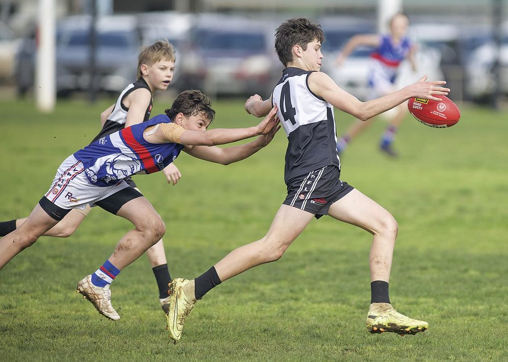 YPFL: Foster’s nine goals fire Pasky towards finals post image