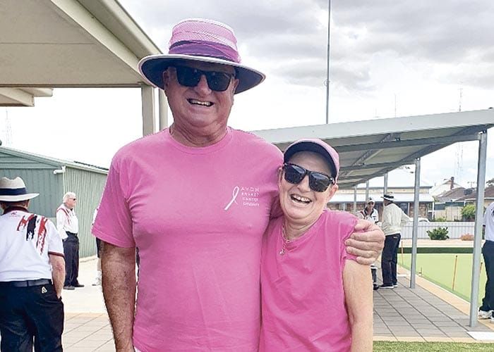 Bowlers donate to Pink Round post image