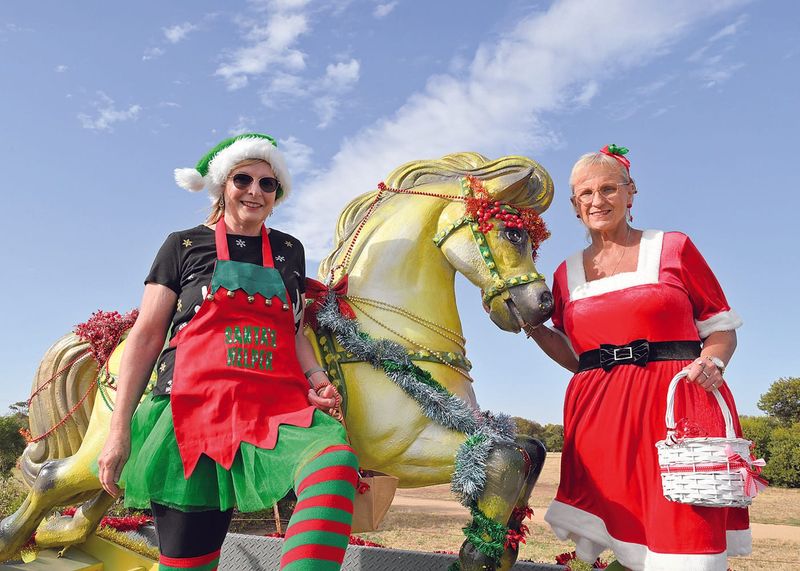 Parade brings colour to Ardrossan post image