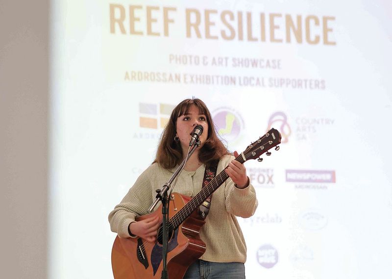 Community turns out for Reef Resilience exhibition post image