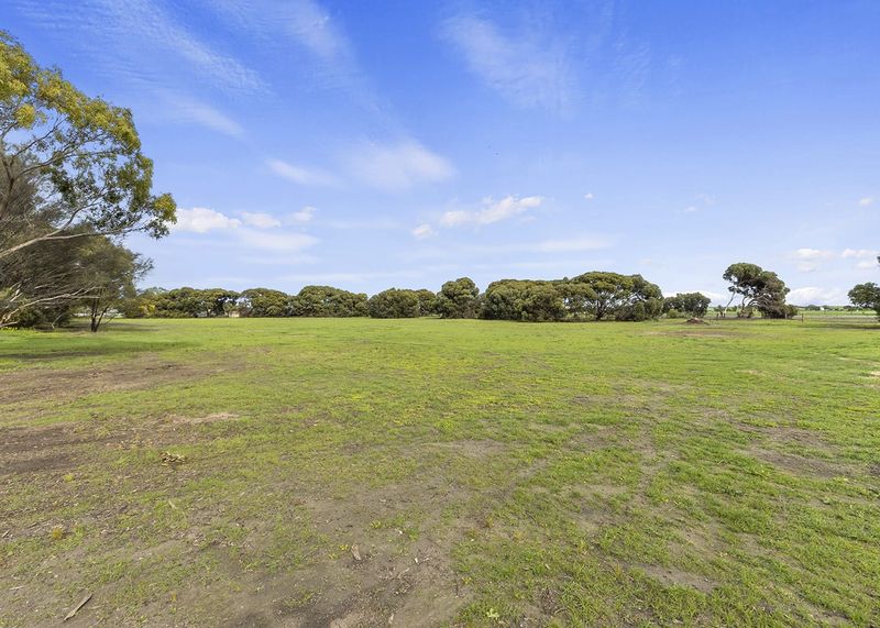 Build your dream coastal home in Edithburgh post image