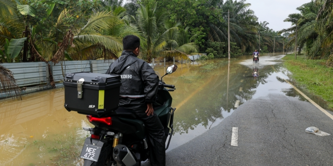 Johor to repair 800 flood-damaged pothole hot spots within 2 days, set to finish before Aidilfitri