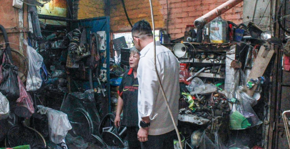 After 30 years, Anwar returns to help woman supporting disabled siblings in ex-seat Permatang Pauh