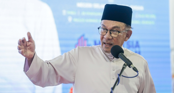 Anwar Hulur Bantuan Tunai Kepada Keluarga Nelayan Pahang di Bawah Inisiatif ‘Ziarah Madani’