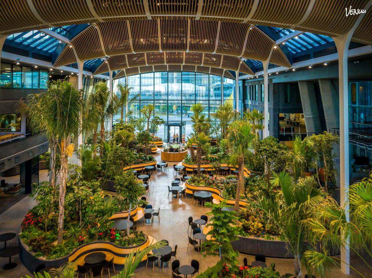 Anderledes mødelokaler hvor du er omgivet af planter og moderne design