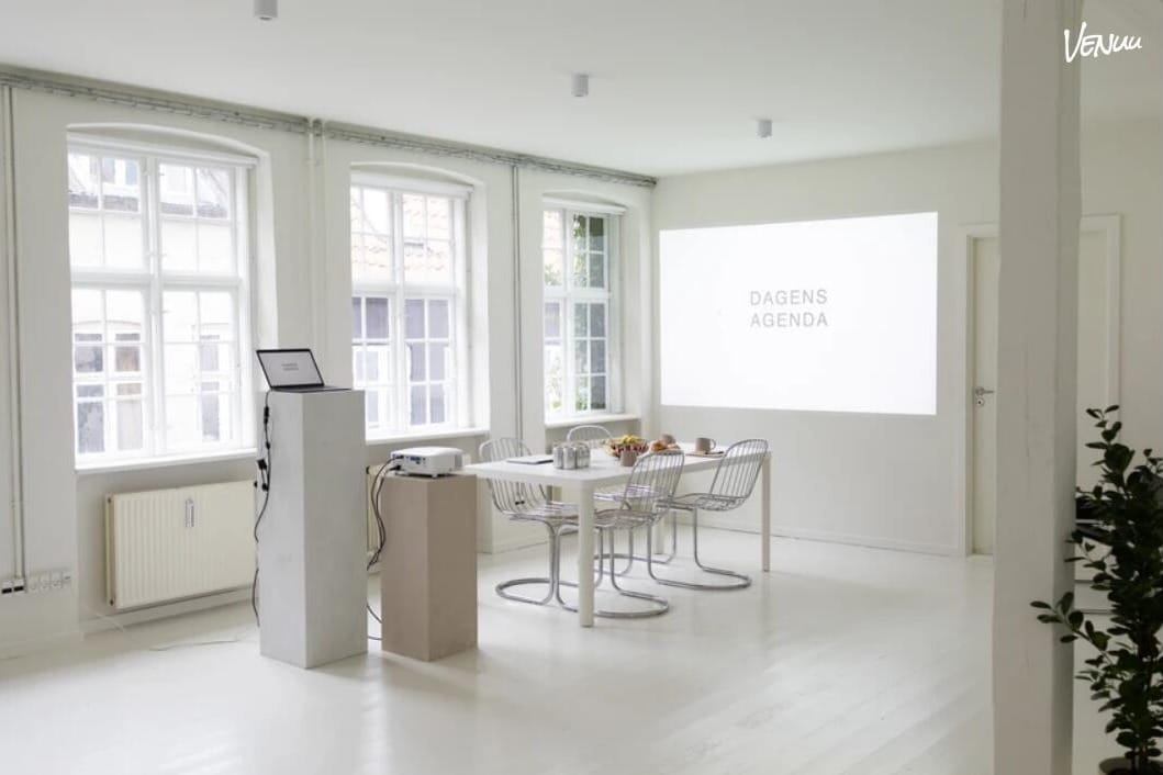 Lyst og stilrent lokale til møder - Bright Studio Aarhus