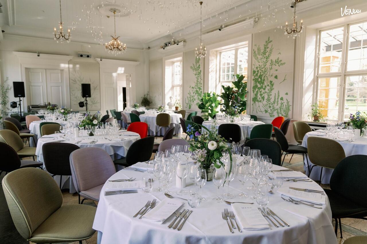  Eksklusivt festlokale med Michelin-værdig mad og elegante omgivelser.