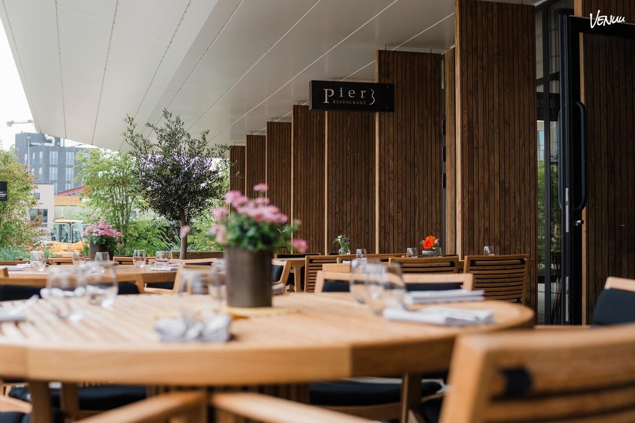 Mødelokale med en restaurantoplevelse og smuk beliggenhed ved vandet.