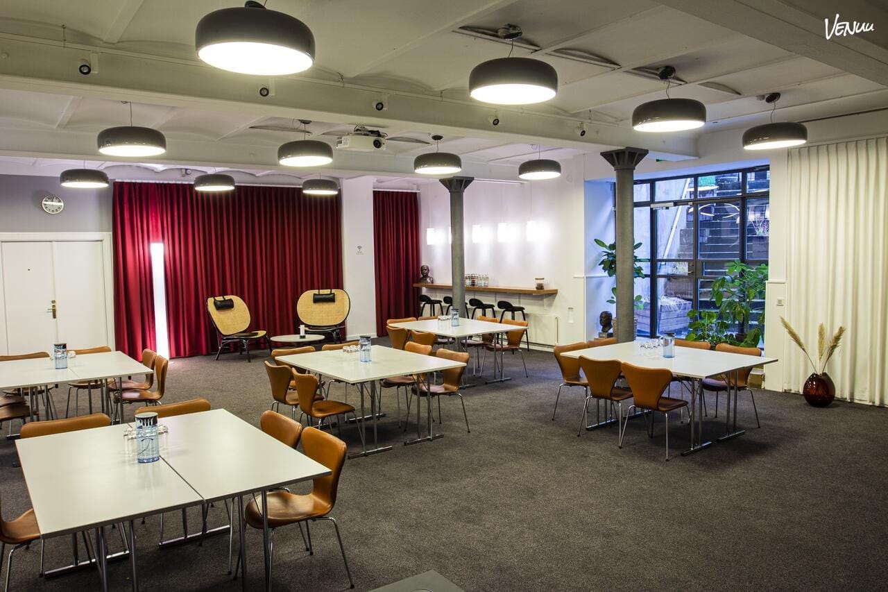 Historisk og sofistikeret mødelokale med charme og masser af karakter.