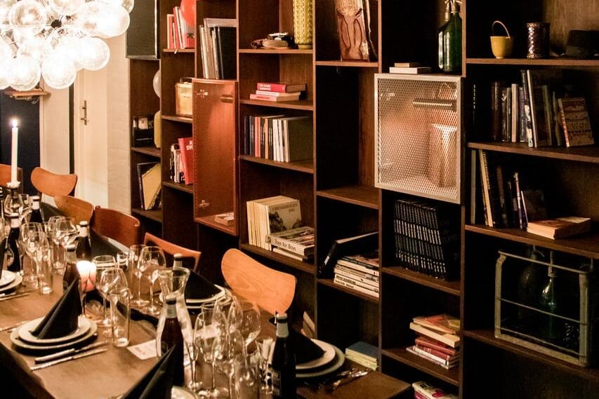 Hyggeligt og afslappet mødelokale perfekt til små, fokuserede møder.