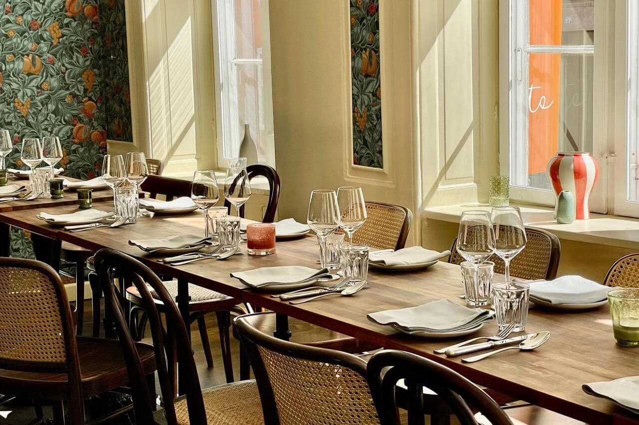 Stilren restaurant med private lokaler og eksklusiv mad i København.