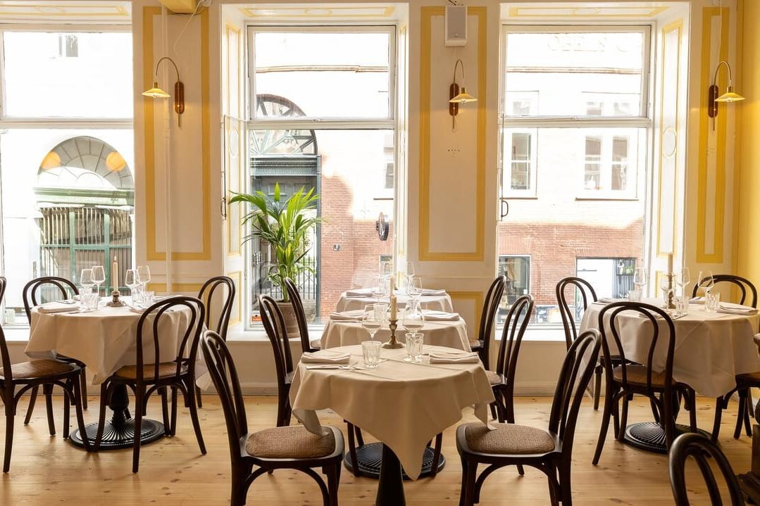 Elegant festlokale med fransk stemning og stilfulde rammer til firmajulefrokoster.