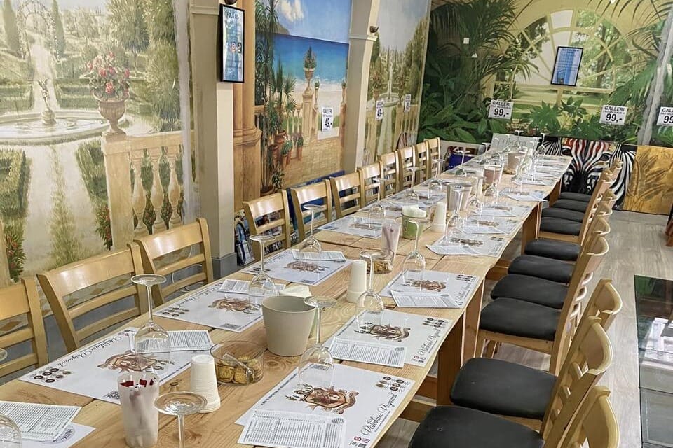 Smuk vingård med selskabslokale i vinkælderen og mulighed for overnatning.