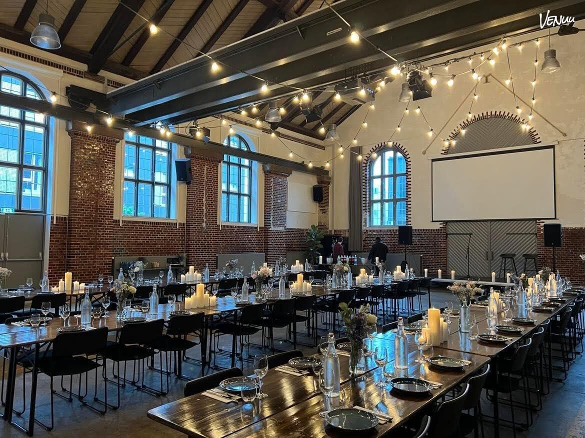 Stort og elegant konferencelokale i Vandværket med historisk charme.