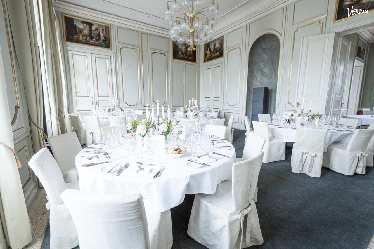 Smukt selskabslokale på Bernstorff Slot med mulighed for overnatning.