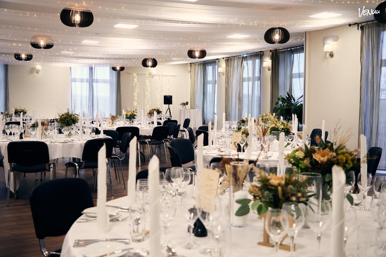 Eksklusivt bryllupslokale på Hotel BramslevGaard med klassiske detaljer.