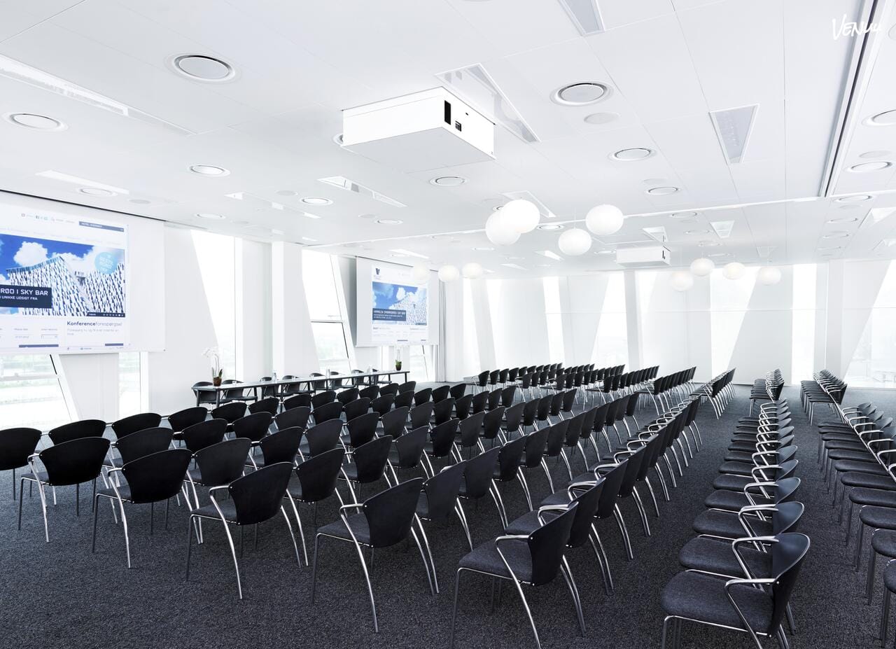 Stort ballroom-stil konferencelokale med luksuriøse detaljer og eksklusive faciliteter.