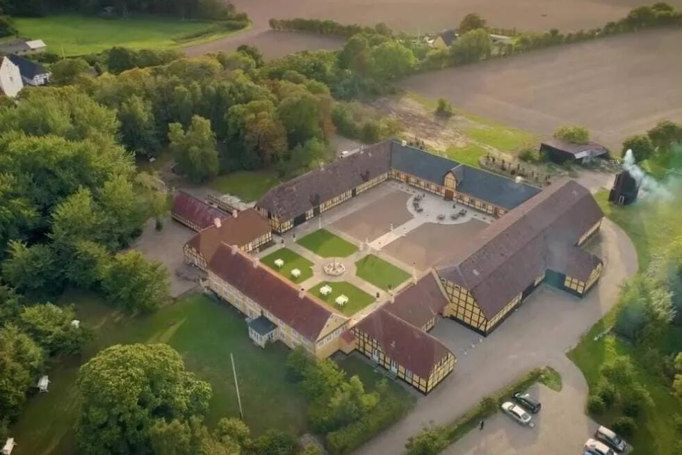 Rustik lade på Skrøbelev Gods med eventyrlig stemning og masser af charme.