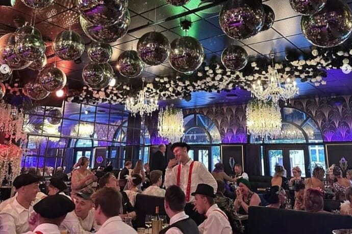 Helmuth – moderne restaurantvenue med gastronomisk oplevelse og urban vibe perfekt til konfirmation.