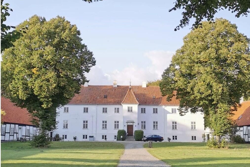 Ny Ojbjerggaard Gods – komplet herregård med selskabslokaler og naturskønne omgivelser til bryllup.
